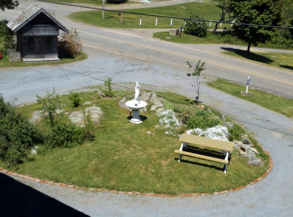 Deer Island Inn Lords Cove Екстериор снимка