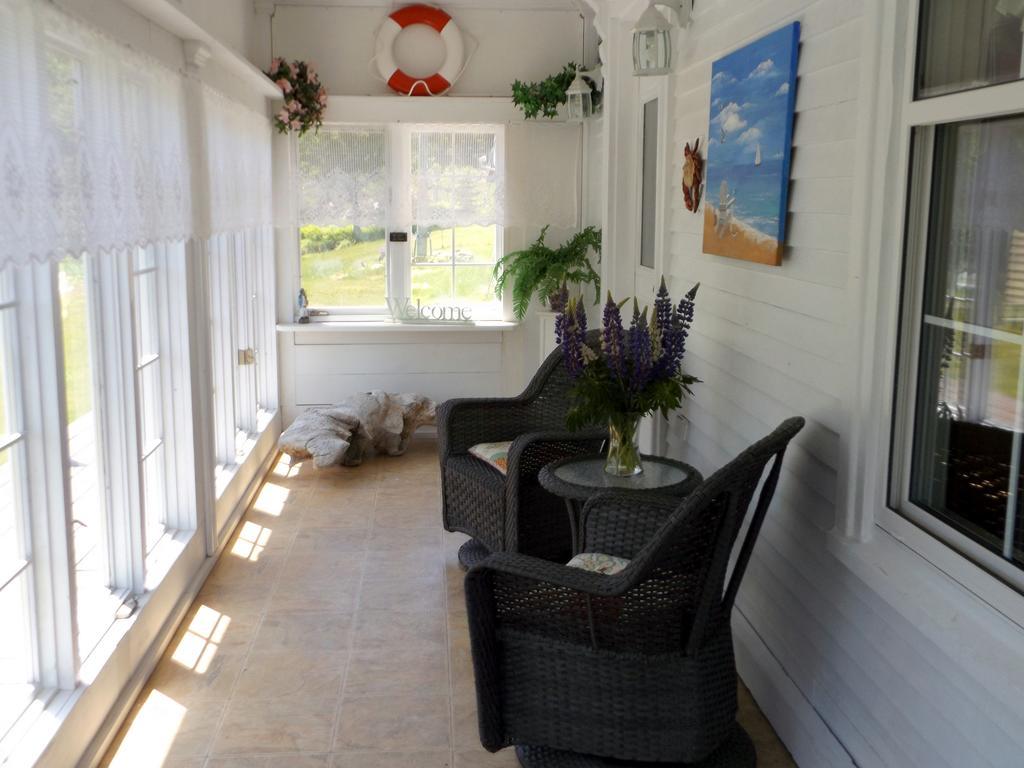 Deer Island Inn Lords Cove Екстериор снимка