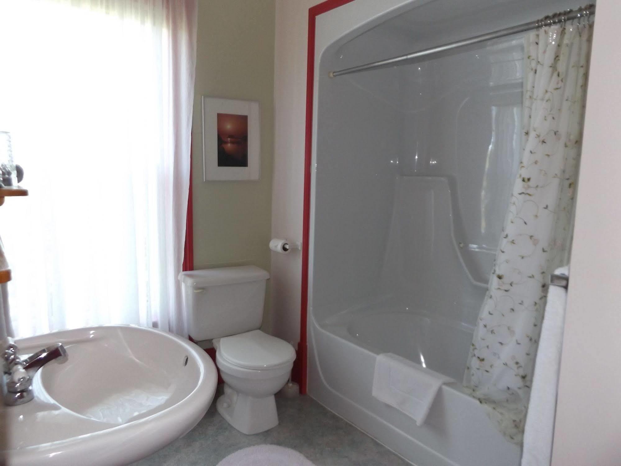 Deer Island Inn Lords Cove Екстериор снимка