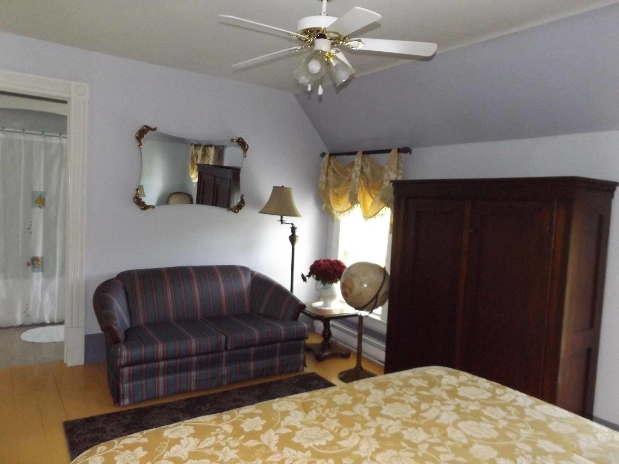 Deer Island Inn Lords Cove Екстериор снимка