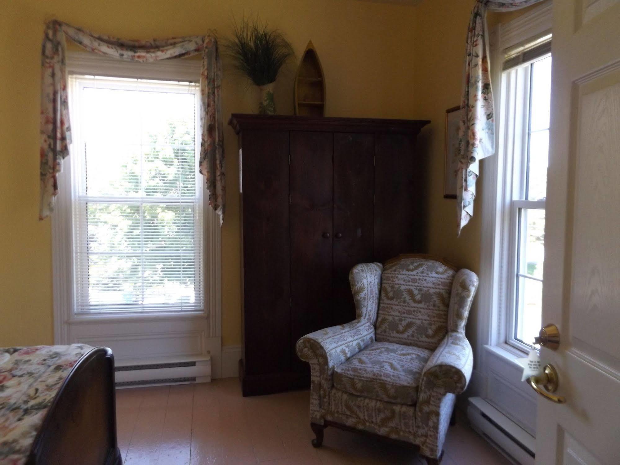 Deer Island Inn Lords Cove Екстериор снимка