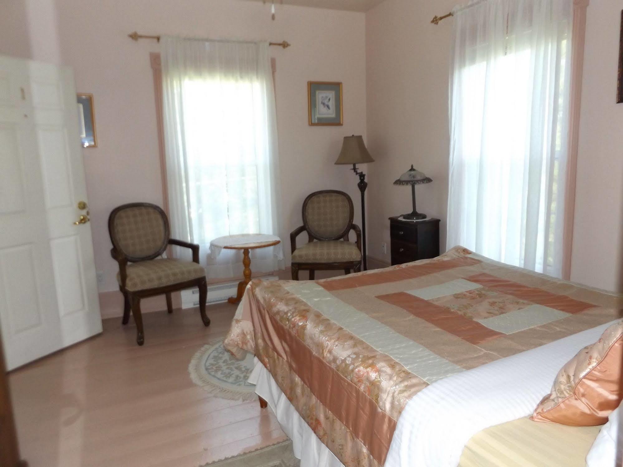 Deer Island Inn Lords Cove Екстериор снимка