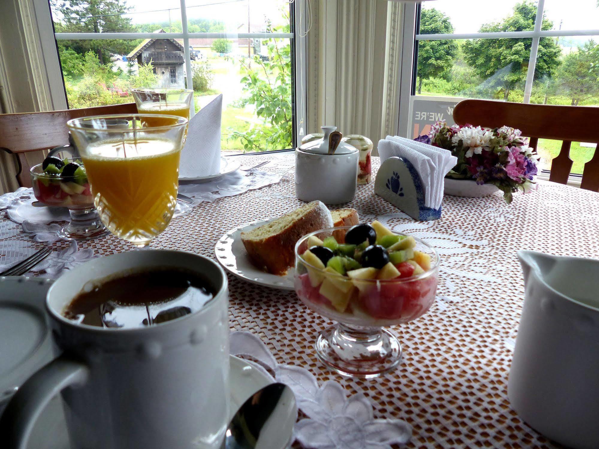 Deer Island Inn Lords Cove Екстериор снимка