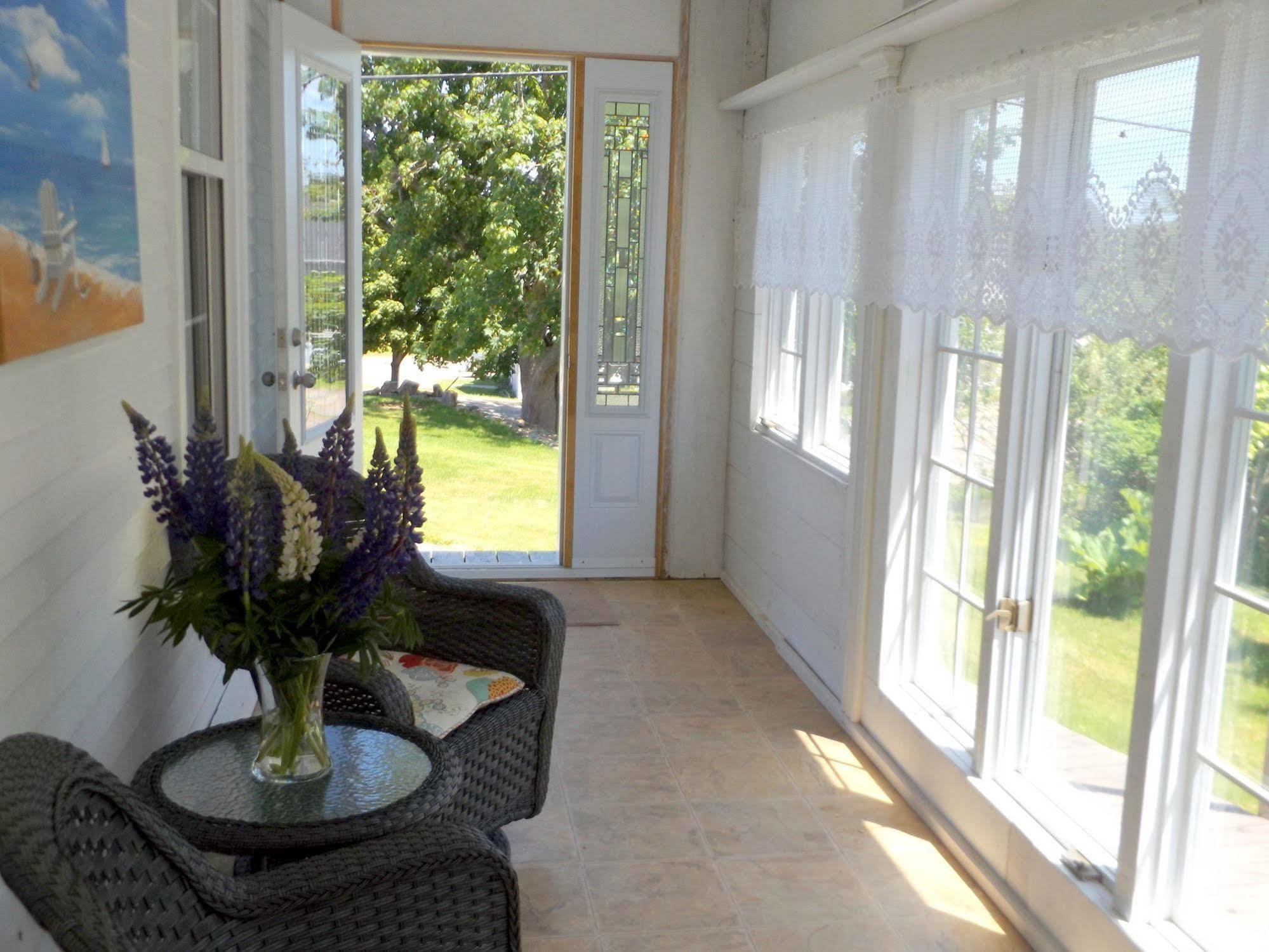 Deer Island Inn Lords Cove Екстериор снимка